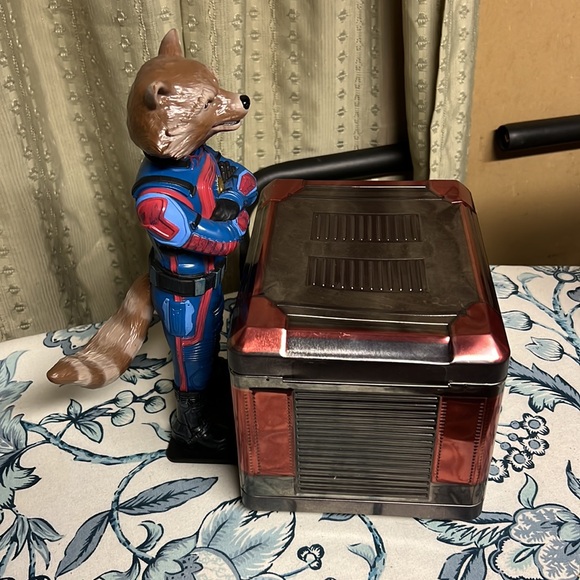 AMC Guardians of the Galaxy Vol. 3 - Rocket Raccoon Popcorn Bucket Tin Limited - Picture 5 of 6